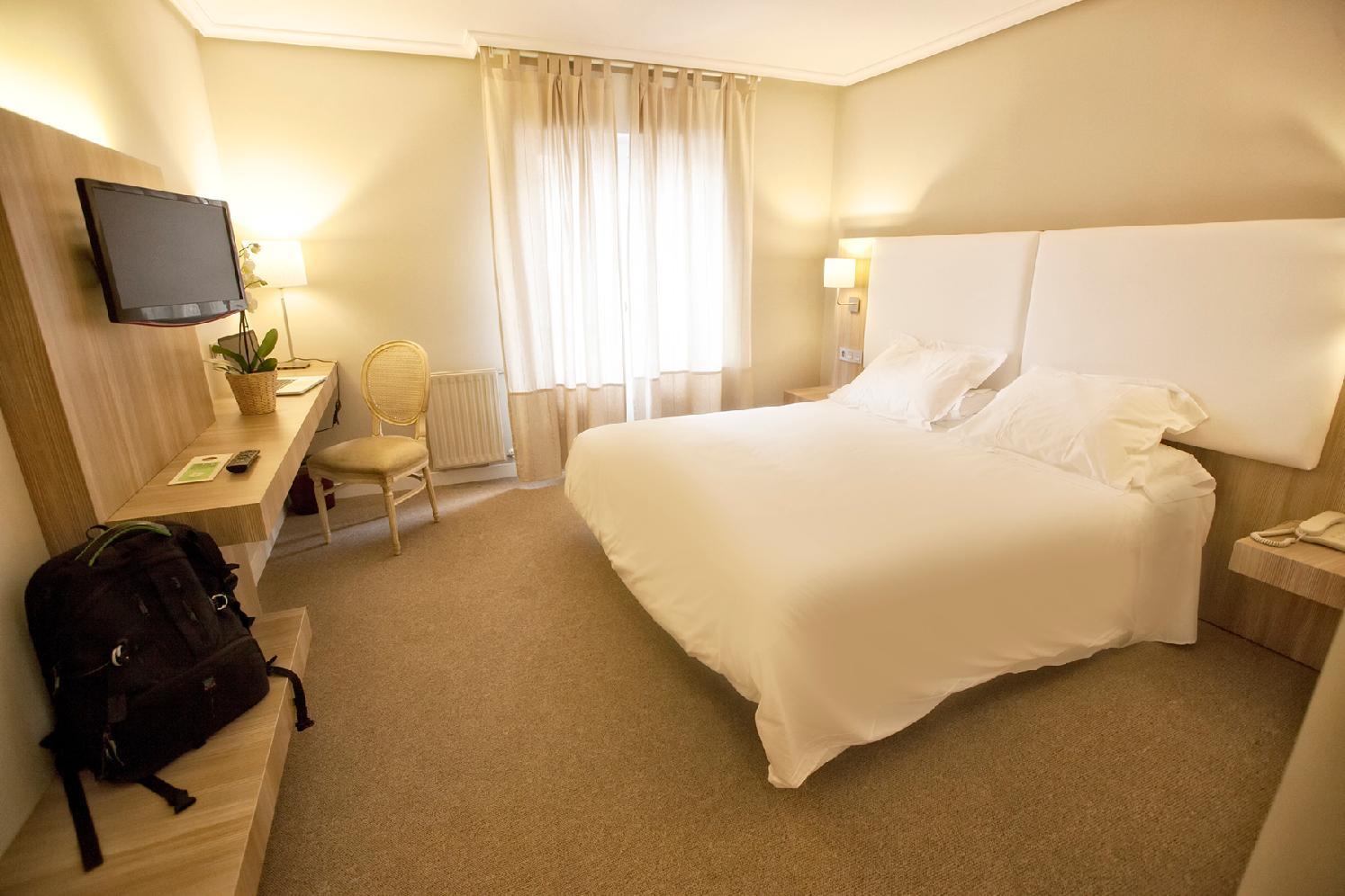 Hotel Los Lagos Nature Cangas de Onis Exterior photo